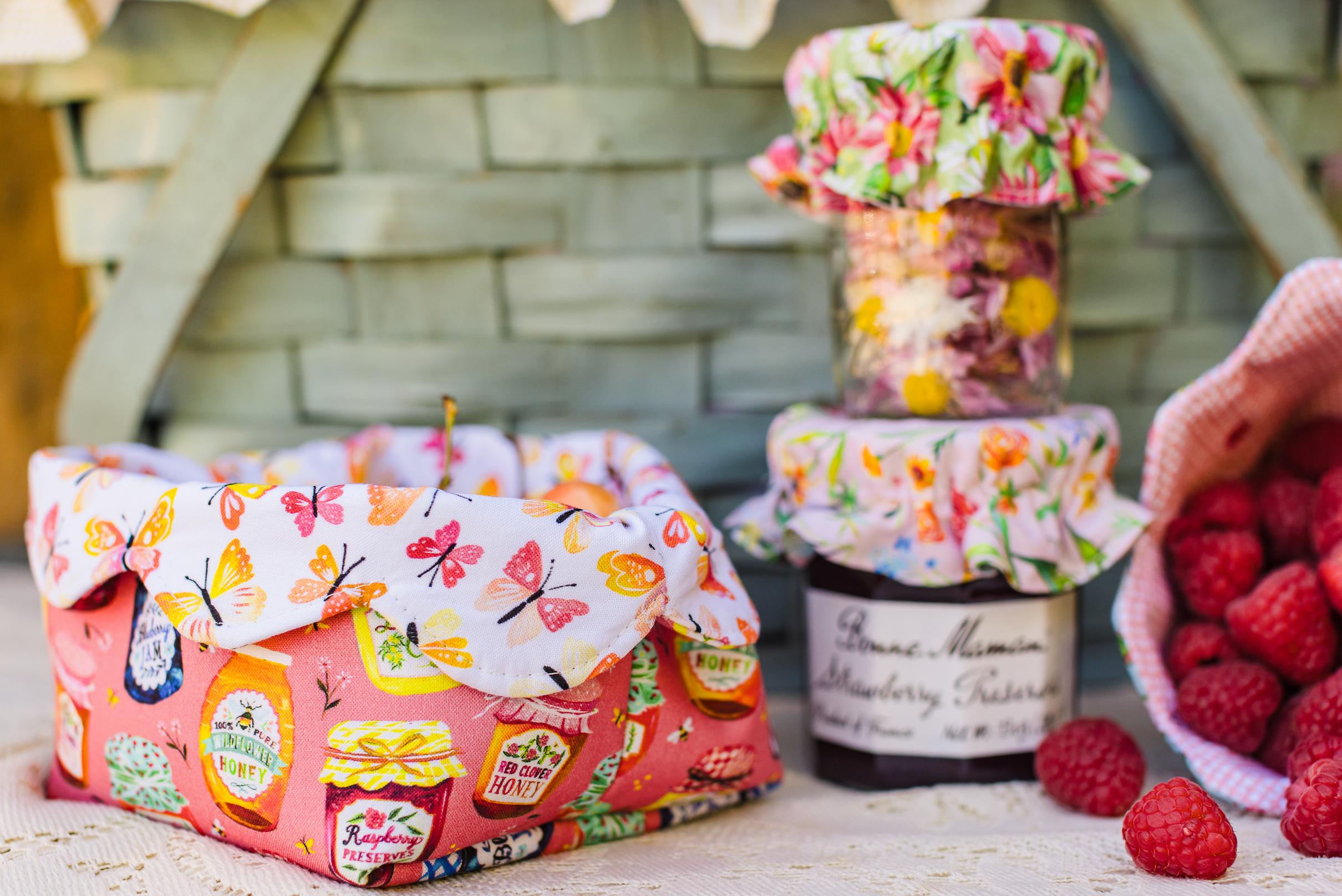 Rustic Flutter Peach Jam/White Fabric